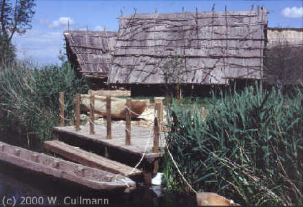 Zwei H�tten mit Einbaum