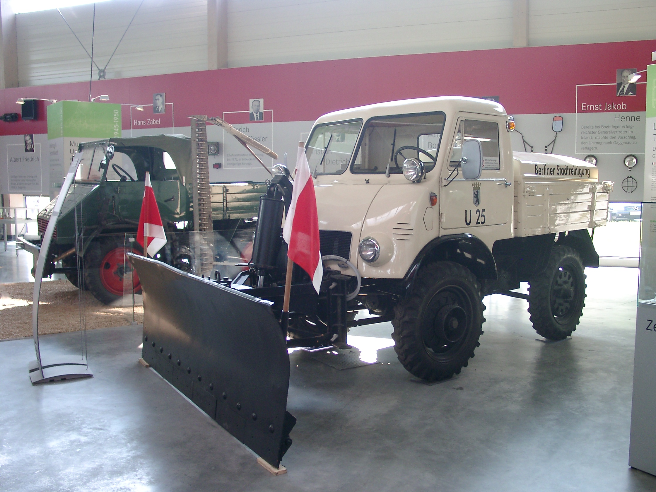 Unimog der Berliner Stadtreiniigung.