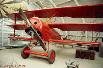 rotes Dreidecker-Modell